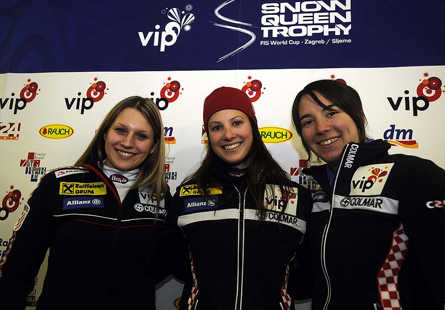 Zagreb, 020111.Konferencija za novinare u hotelu Tomislav pred nadolazecu Audi Fis World Cup skijasku utrku zenskog slaloma Vip Snow Queen Trophy na Sljemenu.Na slici: s lijeva Tea Palic, Ana Jelusic i Sofija Novoselic hrvatske skijasice.Foto: Drago Sopta / CROPIX