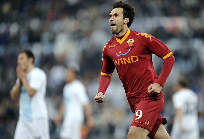 AS Roma's montenegro forward Mirko Vucinic celebrates after scoring a penalty against Lazio during their Serie A football match at Olympic stadium in Rome on April 18, 2010.  AFP PHOTO / FILIPPO MONTEFORTE