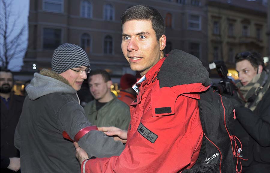 Zagreb, 280211. Na trgu Petra Preradovica zapocinje novi prosvjed facebook grupe kojemu je cilj rusenje vlade. Na fotografiji: Ivan Pernar organizator skupa.Foto: Damir Krajac / CROPIX