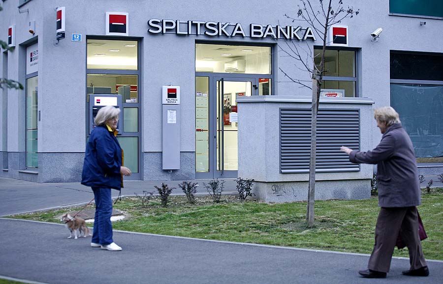 Zagreb, 131010.Danas oko 14,30 sati opljackana je poslovnica Splitske banke u Lastovskoj ulici. To je druga pljacka iste poslovnice u nepuna 2 mjeseca.Na slici: poslovnica Splitske banke.Foto: Neja Markicevic / CROPIX