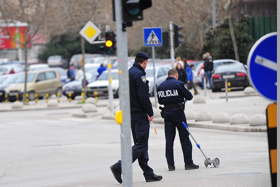 Split, 050311.Oko 10 h na krizanju Gunduliceve i Zrinsko Frankopanske ulice desila se prometna nezgoda u kojoj je ucestvovalo vozilo u kojem je bila Blanka Vlasic.Detalji zasad nepoznati.Na fotografiji mjesto nesrece.Foto: Nikola Vilic / CROPIX
