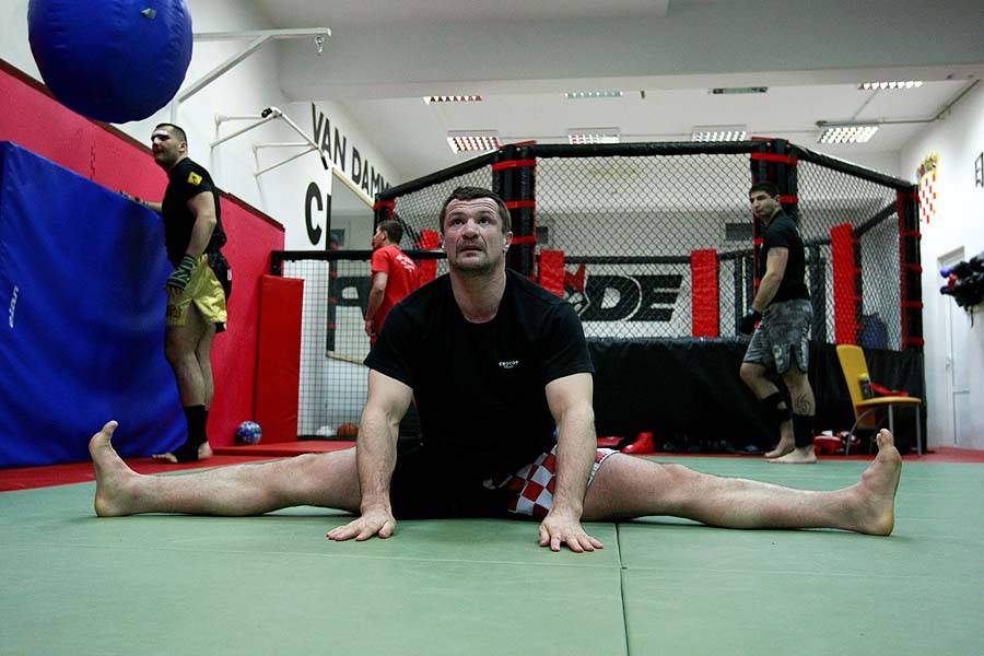 Zagreb, 100311.Obiteljska kuca Mirka Filipovica, Gajnice.Trening Mirka Filipovica uoci meca sljedece subote u Newarku (New Jersy) u  protiv Brendana Schauba.Foto: Ronald Gorsic / CROPIX