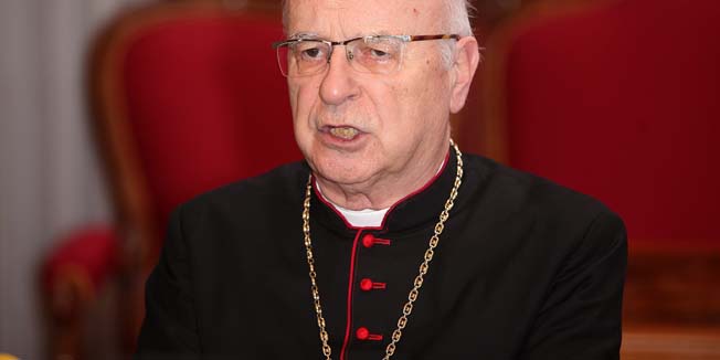 Djakovo, 211210.Nadbiskup osjecko-djakovacki Marin Srakic jutros je u Djakovu objavio bozicnu poslanicu.Foto: Vlado Kos / Cropix