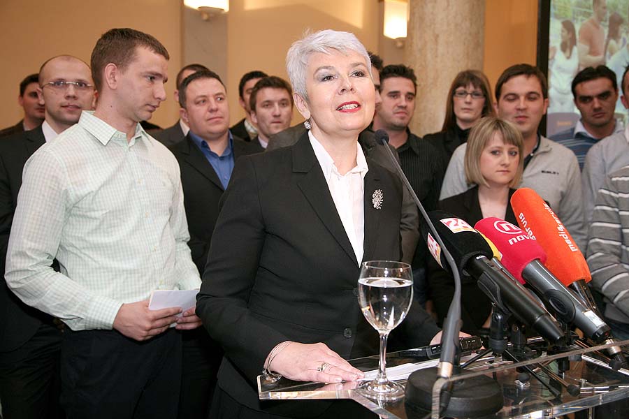 Zagreb, 200311.Danas je premijerka Jadranka Kosor u muzeju Mimara pred mnostvom mladih odrzala govor i podjelila clanske iskaznice HDZ-a.Foto: Biljana Gaurina / CROPIX