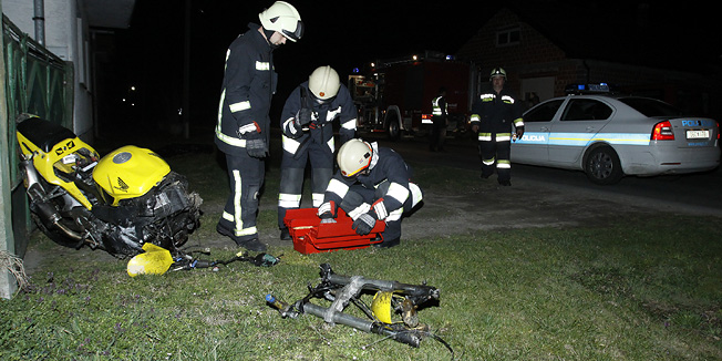 Sigetec, 240311.U mjestu Sigetec kraj Koprivnice u ulici Ivana Berute dogodilo se slijetanje u kojem je smrtno stradao vozac motocikla.Na slici: ocevid prometne nesrece.Foto: Nikola Wolf / Podravski list / Cropix