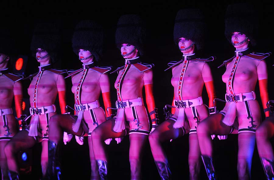 Zagreb, 010411.Nastup pariskih plesacica u Hypo centru, show Crazy Horse.Foto: Marko Miscevic / CROPIX