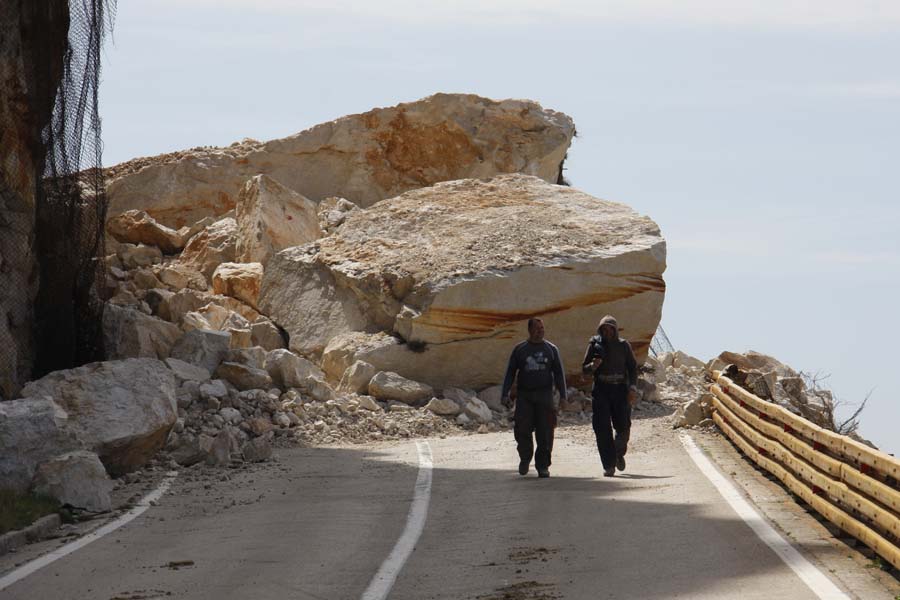 Makarska, 070411.Pocetak radova na tunelu koji bi trebao ponovo povezati Makarsku i Vrgorac nakon sto je prije vise od pet mjeseci odron blokirao drzavnu cestu izmedju tih gradova. Radove izvodi firma 
