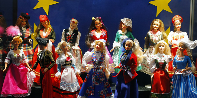Split, 140411.Sajam Lego kockica i Barbi lutki u Spaladium areni.Na slici: Barbi iz Europskih zemalja.Foto: Duje Klaric / CROPIX
