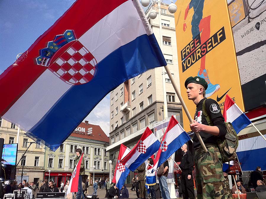 Zagreb, 150411.Trg bana Josipa Jelacica.Hrvatski branitelji skupili su se na trgu bana Josipa Jelacica u sklopu akcije  
