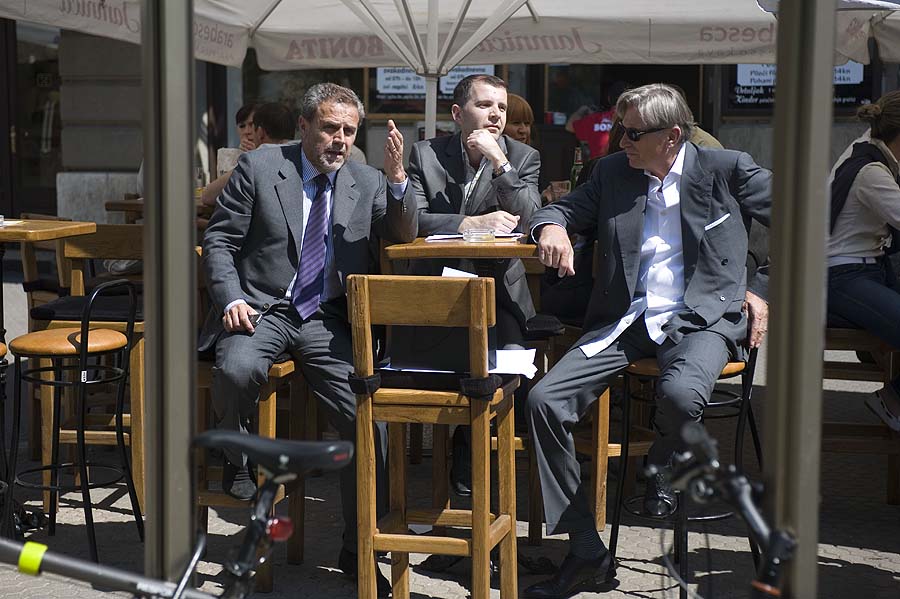 Zagreb, 220411.Milan Bandic i Tomislav Horvatincic zajedno na Cvjetnom trgu, preko puta trgovackog centra Cvjetni.Foto: Darko Tomas / CROPIX