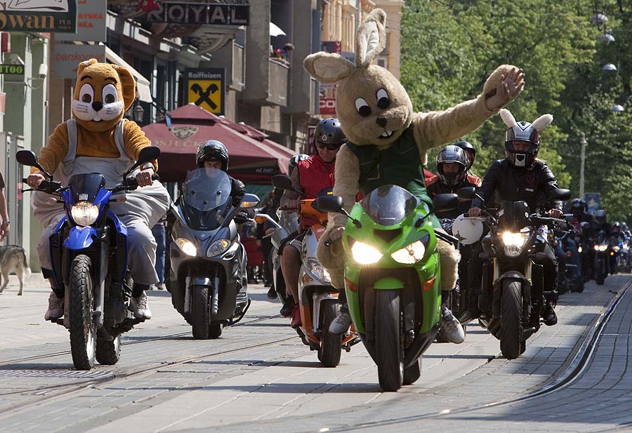 Osijek, 230411.Vise od 80 motorista iz svih osjeckih motoklubova danas je u tradicionalnoj sedmoj uskrsnoj voznji provozalo svoje ljubimce po gradskim ulicama. Foto: Vlado Kos / CROPIX