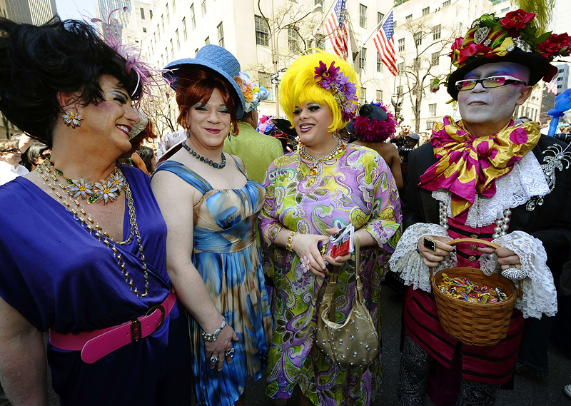Easter parade fans dressed up during the 2011 Easter Parade and Easter Bonnet Festival in New York City on 5th Avenue April 24, 2011. AFP PHOTO / TIMOTHY A. CLARY