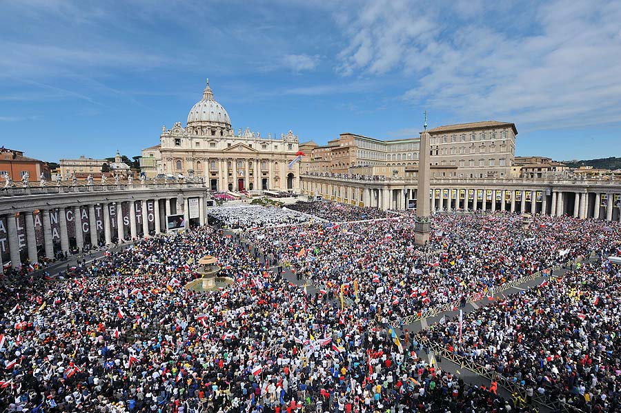 This picture shows a general view of St Peter's square during John Paul II beatification ceremony on May 1, 2011 at The Vatican. Pope Benedict XVI bestowed the status of 
