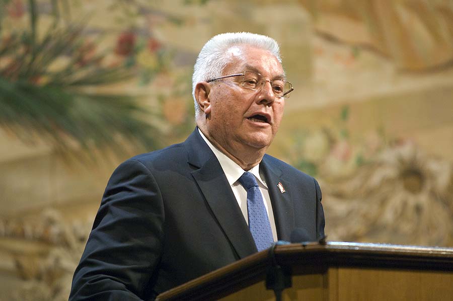 Zagreb, 290411.Hrvatsko narodo kazaliste.Proslava 150. godisnjice utemeljenja Hrvatske akademije znanosti i umjetnosti u Hrvatskom narodnom kazalistu. Na fotografiji: Predsjednik Sabora Luka Bebic drzi svecani govor.Foto: Zeljko Grgic / CROPIX