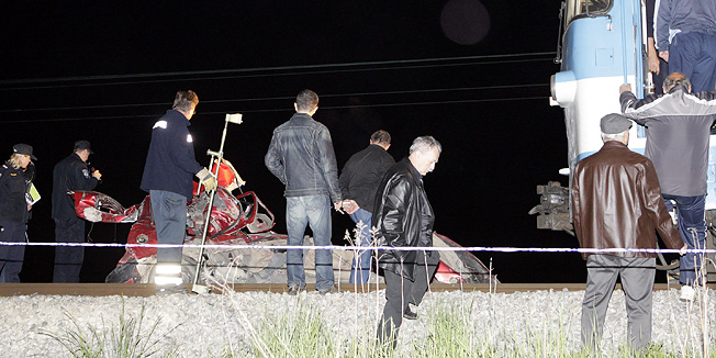 Varazdin, 040511.Jedna je osoba poginula na pruznom prijelazu izmedju mjesta Poljanec i Hrastovsko kada je vlak naletio na osobno vozilo te ga gurao po pruzi. Detalji prometne biti ce poznati nakon policijskog ocevida.Foto: Zeljko Hajdinjak / Cropix