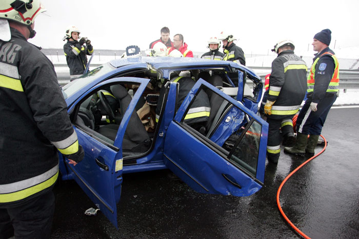 Sávoly, Madzarska,  080110.Predsjednik Hrvatske narodne stranke i saborski zastupnik Radimir Cacic skrivio je, prema vlastitom priznanju, prometnu nesrecu na autocesti za Budimpestu, u kojoj je jedna osoba smrtno stradala.Na fotografiji: mjesto nesrece.Foto: Varga György / MTI / CROPIX