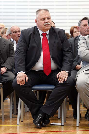 Zagreb, 100511.Osnovna skola Scitarjevo.Predsjednica Vlade Jadranka Kosor otvorila je sportsku dvoranu OS Scitarjevo.Na slici: Ivan Suker.Foto: Davor Pongracic / CROPIX