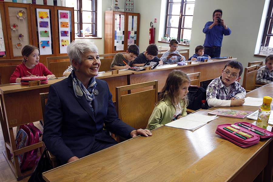 Zagreb, 100511.Osnovna skola Scitarjevo.Predsjednica Vlade Jadranka Kosor otvorila je sportsku dvoranu OS Scitarjevo.Foto: Davor Pongracic / CROPIX