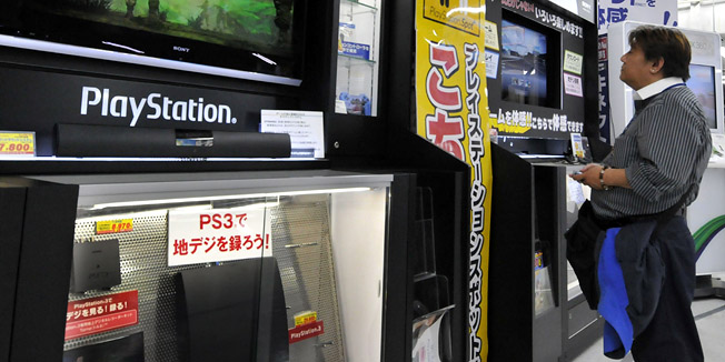 A customer watches a monitor of Sony's videogame PlayStation 3 at a Tokyo electric shop on April 27, 2011. Sony is warning that hackers stole password, birthday and other data about users of its PlayStation Network that connected PlayStation 3 (PS3) consoles to online games, films and more.  AFP PHOTO / Yoshikazu TSUNO