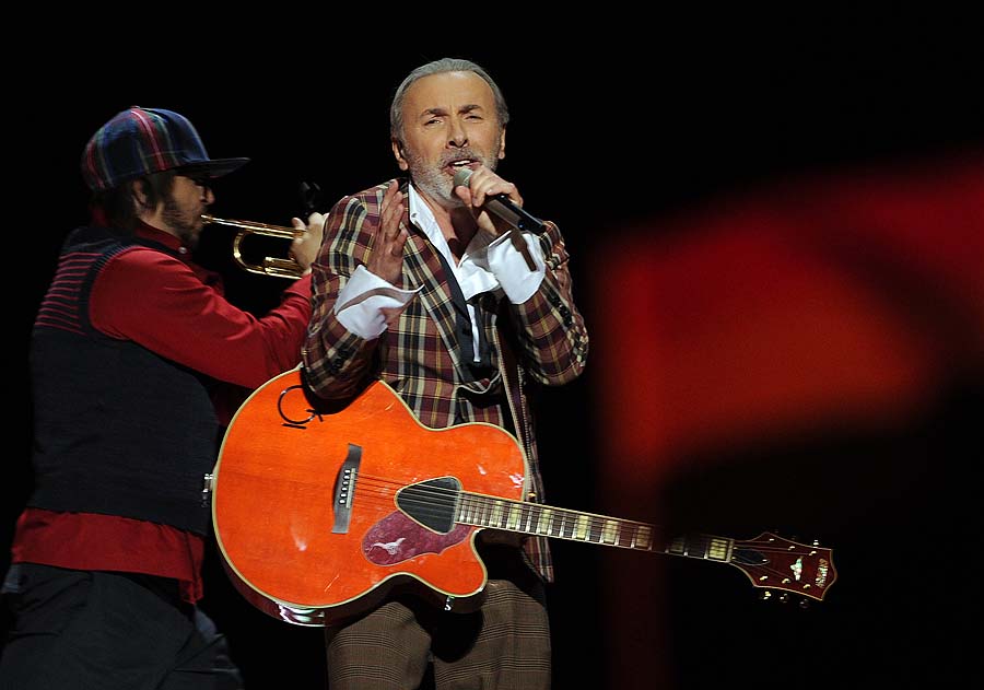 Dino Merlin, representing Bosnia and Herzegovina, performs during the Eurovision Song Contest semi-final in Duesseldorf, western Germany, on May 12, 2011. The Eurovision Song Contest will on May 14 for the 56th time demonstrate its enduring appeal as 25 contestants battle it out with some 125 million people watching live around the world.   AFP PHOTO / PATRIK STOLLARZ