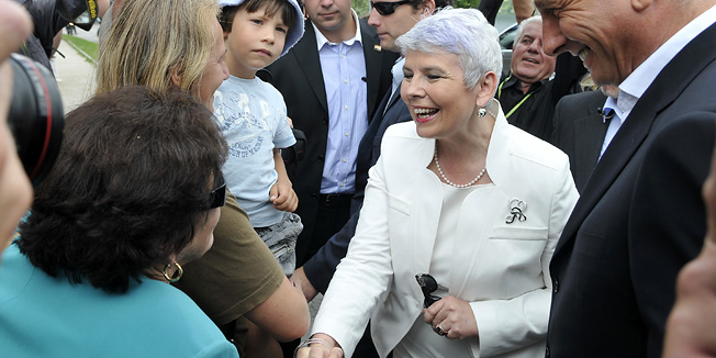 Bohinj, Slovenija, 310710.Na Bohinju sastali su se Premjeri Slovenije i Hrvatske, Borut Pahor i Jadranka Kosor, a nakon sastanka prosetali su uz jezero. Bilo je vremena i za razgovor s turistima.Foto: Bruno Konjevic / CROPIX