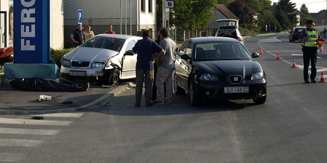 Velike Sredice kraj Bjelovara 18051117:40 na cesti Bjelovar - Cazma u mjestu Velike Sredice doslo je do prometne nesrece sa smrtnim posljedicama.Foto: Ivan Karacony / BJELOVARSKI LIST / CROPIX