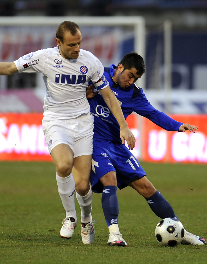 Zagreb, 240310.Stadion Maksimir.Prva polufinalna nogometna utakmica Hrvatskog kupa izmedju Dinama i Hajduka.Na slici: Srdjan Andric i Pedro Morales.Foto: Drago Sopta / CROPIX