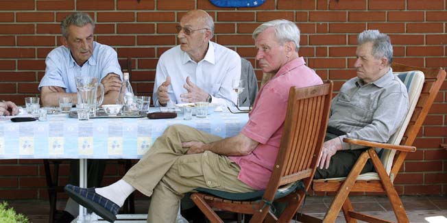 Zagreb, 250511.Srebrnjak 67 a.Razgovor s generalima.Imra Agotic, Anton Tus, Petar Stipetic i Martin Spegelj.Foto: Goran Mehkek / Cropix