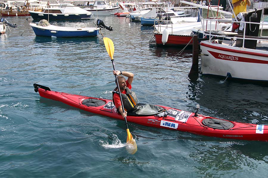 Dubrovnik, 030611.Nakon 2500 km i dva mjeseca putovanja Welcome tim predvodjen Danielom Lackom stigao je u stari gradski Porat gdje ga je docekala limena glazba i mazoretkinje, a potom je ispred crkve Svetog Vlaha uprilicen program doceka, te u Luzi otvorena izlozba fotrografija sa putovanja. Na slici: Daniel Lacko.Foto: Zoran Kusalo / CROPIX