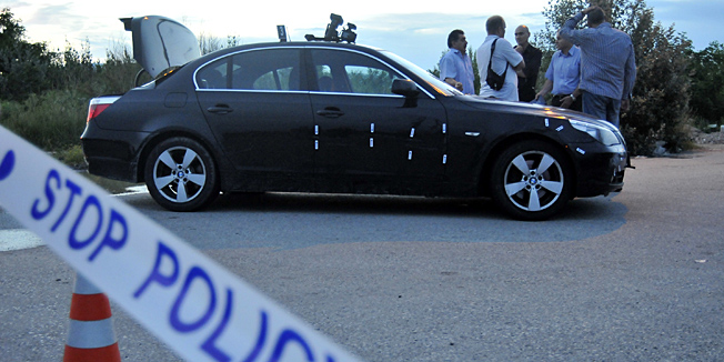 Zagreb, 080611.Na Radnickoj cesti kod Domovinskog mosta, propucan je vatrenim oruzjem, policijski automobil. Ocevid je u tijeku.Foto: Bruno Konjevic / CROPIX