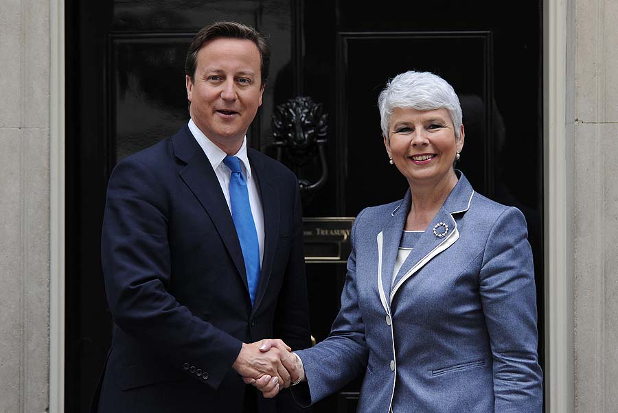 British Prime Minister David Cameron (L) shakes hands with Croatian Prime Minister Jadranka Kosor outside 10 Downing Street, in central London, on June 10, 2011. The European Commission on Friday gave Croatia a green light to join the European Union in mid 2013, a move that will turn a new page in the history of the Balkans nation. 