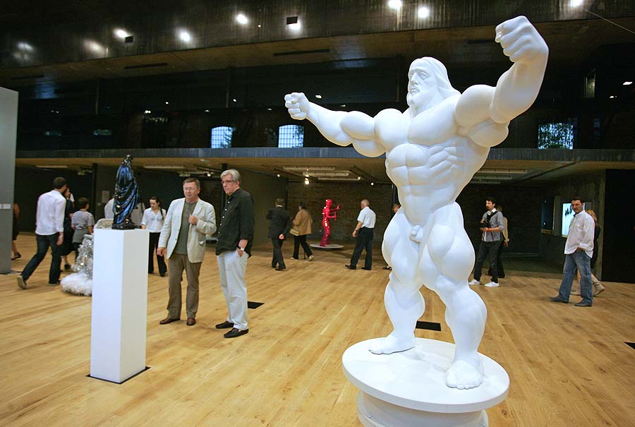 Zagreb, 140611.Lauba, Prilaz Baruna Filipovica 26a.Tomislav Klicko svecano je otvorio svoj privatni muzej u kojem se nalazi velika kolekcija radova hrvatske suvremene umjetnosti.Na slici: nabildani Isus.Foto: Tomislav Kristo / CROPIX