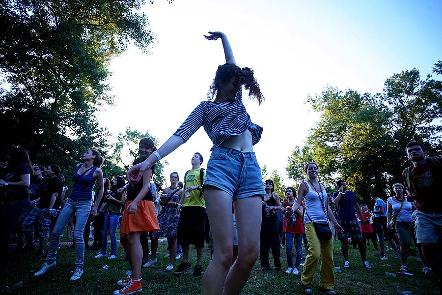 Zagreb, 210611.RSC Jarun.Otok hrvatske mladezi.T-mobile INmusic festival.Prvi dan tradicionalno najveceg glazbenog spektakla u Hrvatskoj koji se odrzava 21. i 22.06. Na slici: publika.Foto: Neja Markicevic / CROPIX