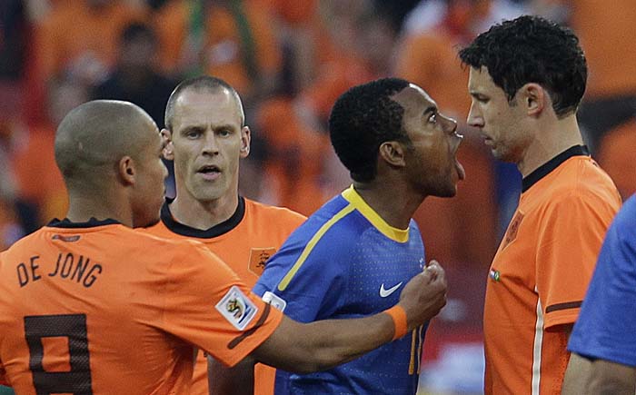 Brazil's Robinho (C) argues with Netherlands' Mark van Bommel (R) next to Nigel de Jong (L) and Andre Ooijer during the 2010 World Cup quarter-final soccer match in Port Elizabeth July 2, 2010. REUTERS/Paulo Whitaker (SOUTH AFRICA  - Tags: SPORT SOCCER WORLD CUP)