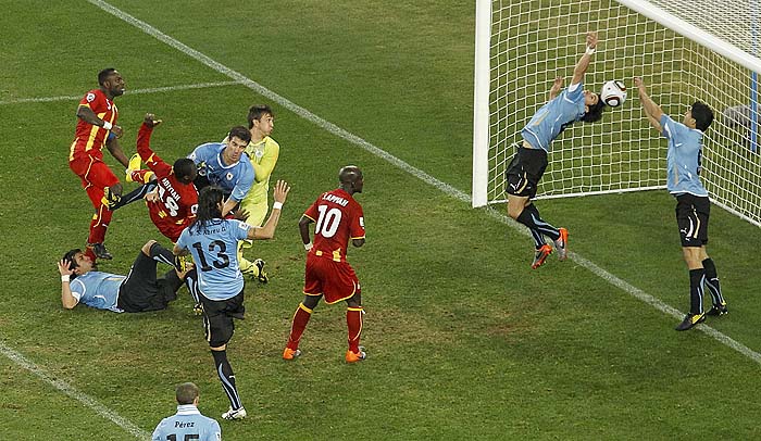 Uruguay's Luis Suarez (R) saves the ball with his hands during a 2010 World Cup quarter-final soccer match against Ghana at Soccer City stadium in Johannesburg July 2, 2010. Suarez received a red card for handling the ball.   REUTERS/Brian Snyder (SOUTH AFRICA  - Tags: SPORT SOCCER WORLD CUP)