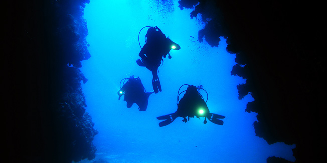 Premuda ,220110.Ulaz u  podvodnu spilju 