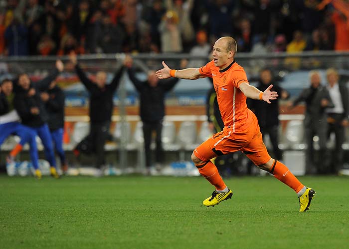 Netherlands' striker Arjen Robben reacts after scoring during the 2010 World Cup semi final Uruguay vs Netherlands on July 6, 2010 at Green Point stadium in Cape Town. Netherlans won 3-2. NO PUSH TO MOBILE / MOBILE USE SOLELY WITHIN EDITORIAL ARTICLE -   AFP PHOTO / PEDRO UGARTE