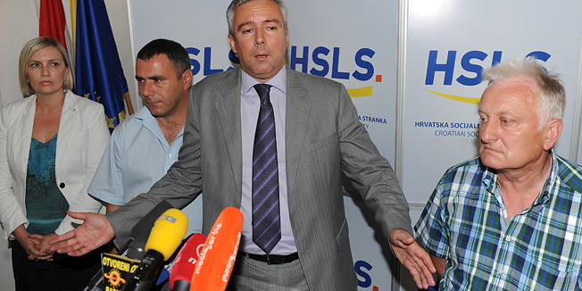 Zagreb, 100710.Zrinjevac, sjednica Predsjednistva i Sredisnjeg vijeca HSLS-a.Na slici: Darinko KosorFoto: Damir Krajac / CROPIX