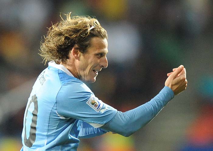 Uruguay's striker Diego Forlan celebrates after scoring during the 2010 World Cup third place football match Uruguay vs. Germany on July 10, 2010 at Nelson Mandela Bay stadium in Port Elizabeth. NO PUSH TO MOBILE / MOBILE USE SOLELY WITHIN EDITORIAL ARTICLE -      AFP PHOTO / RODRIGO ARANGUA