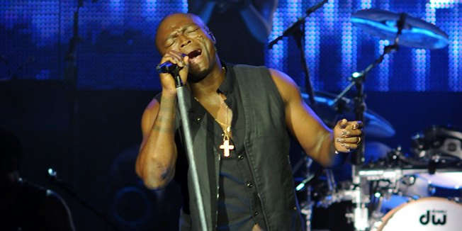 Zadar, 140710. Jedan od najpoznatijih britanskih pjevaca i tekstopisaca Seal, odrzao je treci koncert u Hrvatskoj, a ovaj put je nastupom pocastio publiku na zadarskom parkiralistu Jazine.Foto: Andrija Lucic / CROPIX