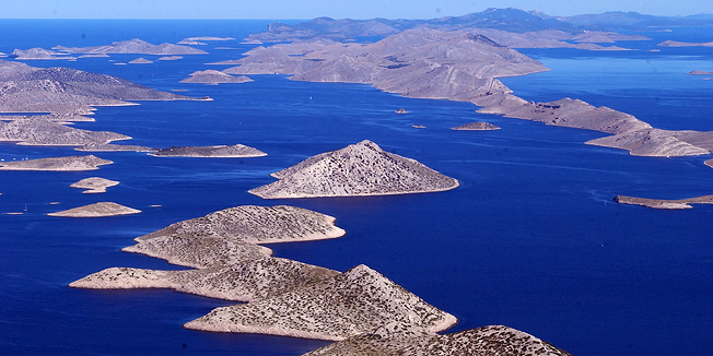 Sibenik, 230408.U Kornatima se na prodaju nude otoci, otocni posjedi i kuce u ukupnoj vrijednosti od oko 150 milijuna kuna. Na fotografiji panorama Kornata.Foto: Stanko Feric / EPEHA