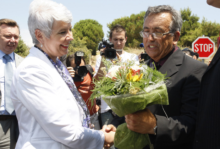 Kolan, Pag, 170710Danas je premijerka Jadranka Kosor u Kolanu na otoku Pagu otvorila novu siranu Gligora. Sirevi iz sirane Gligora dobivaju najprestiznije nagrade i priznanja. Na slici Ivan Gligora i premijerka Jadranka Kosor.Foto: Jure Miskovic / CROPIX