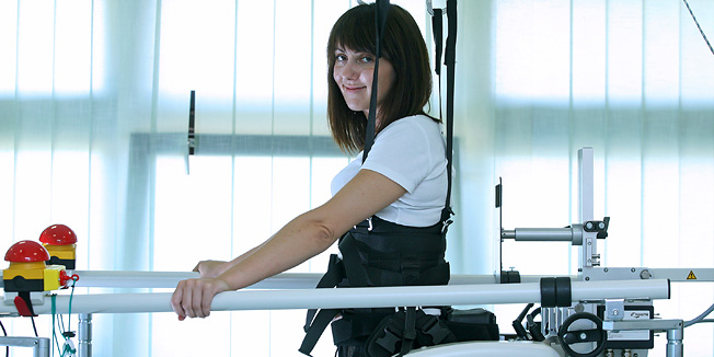 Zagreb, 190710.Novootvoreni centar za fizikalnu terapiju Thalamus.Na slici: stroj Lokomat i Petra Maglicic.Foto: Neja Markicevic / CROPIX