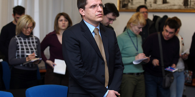 Zagreb, 100209.Citanje presude na Zupanijskom sudu na Zrinjevcu Ivanu Gotovcu osumnjicenom za mito i korupciju u slucaju Maestro.Na slici: Ivan slusa oslobadjajucu presudu.Foto: Goran Mehkek /CROPIX