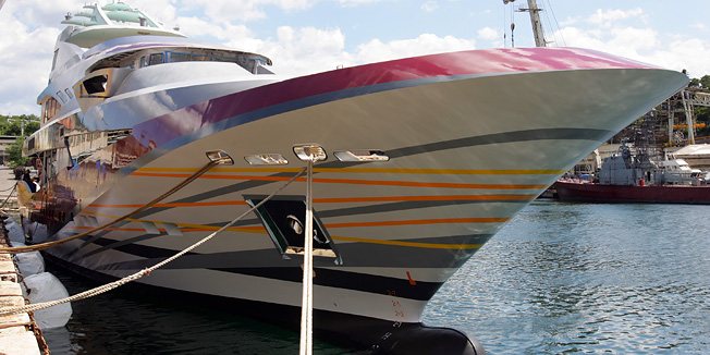 Kraljevica, 260710.Jahta za Philipa Zeptera gradi se u brodogradilistu Kraljevica . Ovaj pedeset metara dugi brod trebao bi biti zavrsen tokom rujna ove godine. Nakon radova u zatvorenom doku brod je premjesten i radovi na opremanju nastavljaju se prema planu.Foto: Zeljko Sop / CROPIX