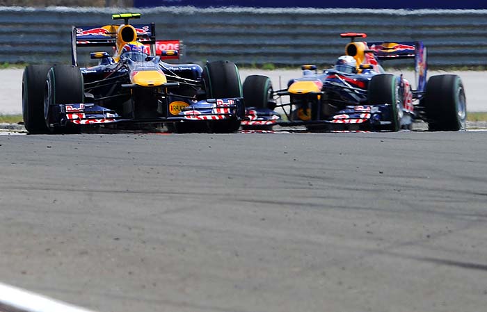 Red Bull's Australian driver Mark Webber drives ahead of Red Bull's German driver Sebastian Vettel at the Istanbul Park circuit on May 30, 2010, during the Turkish Formula One Grand Prix.        AFP PHOTO / MUSTAFA OZER