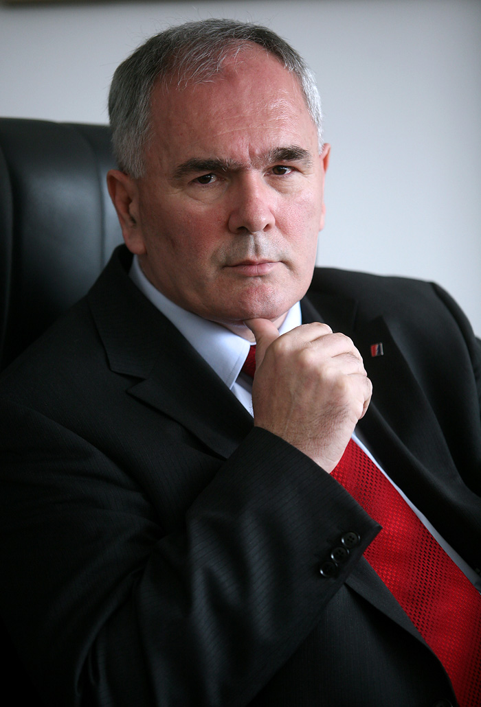 Zagreb, 240409.Ivan Mravak, predsjednik uprave HEP-a, snimljen u svom uredu u Vukovarskoj ulici.Foto: Sasa Midzor Sucic / CROPIX