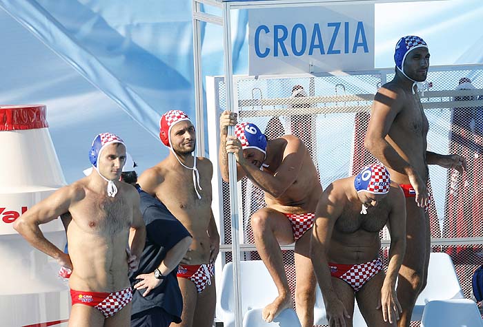 Rim  300709. 13 Svjetsko prvenstvo u vaterpolu Rim 2009.Polufinalna vaterpolo utakmica:  Hrvatska : SrbijaNa fotografiji : tuga na klupi Hrvatske.Foto: Vladimir Dugandzic / CROPIX     