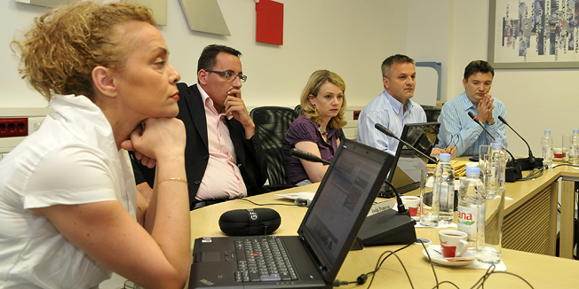 Zagreb, 070710.Nastavlja se HRT- trakavica - Programsko vijece HRT-a na sjednici je prihvatilo ostavku Domagoja Buriæa na mjestu direktora programa a na njegovo mjesto postavilo Hloverku Novak Srzic, te otvorilo prijave kandidata za glavnog ravnatelja. Na slici: Anja Sovagovic Despot, Josip Popovac (v.d. ravnatelja), Zvonko Milas (predsjednik Vijeca.Foto: Bruno Konjevic / CROPIX