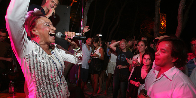 Hvar, 040810.Carpe diem na Stipanskoj ugostio je Cubismo i pjevacicu  sa Kube Teresu Garcia.Foto: Damjan Tadic / CROPIX
